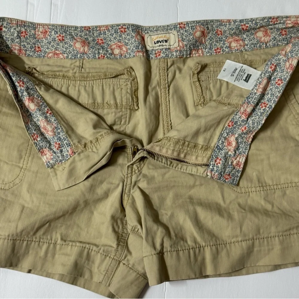 Levi's Women's Tan Cargo Shorts